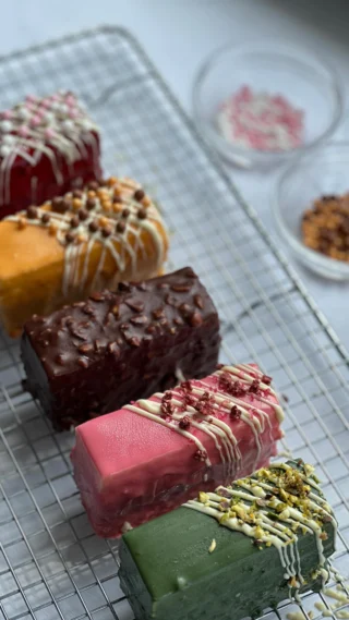 Instagram post from zoeteatelier.nl. This post is in position 4.